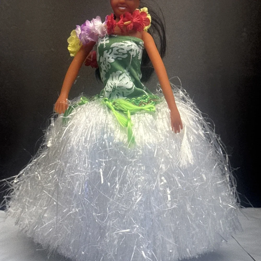 Vintage Pearly Shells Walking Dancing Hula Doll 1993 In box‎